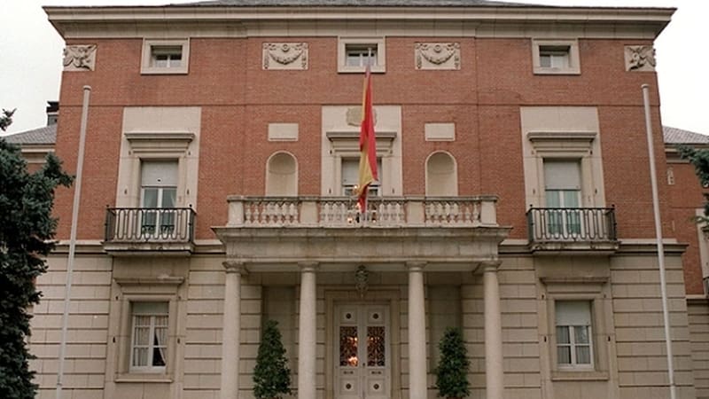 El cese llega un día después de que Sánchez negara que haya habido connivencia para proteger al exasesor Salazar.