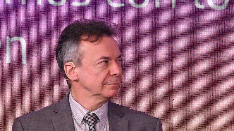 ¿Argentina está cara en dólares? El diagnóstico de Artana sobre los salarios y la inflación