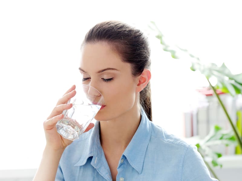 El agua de la red pública pasa por procesos de tratamiento y controles sanitarios antes de llegar a los hogares.