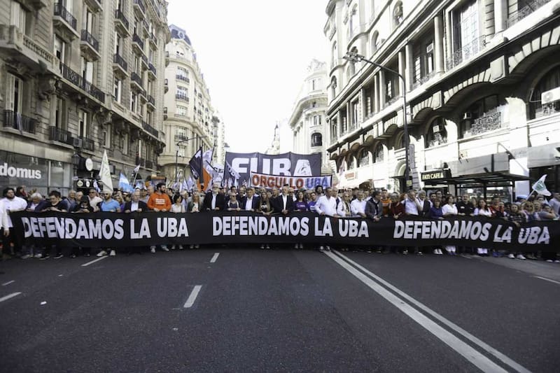 En ambas causas el Estado también pidió la excusación de los jueces intervinientes. Ese pedido fue igualmente desestimado.
