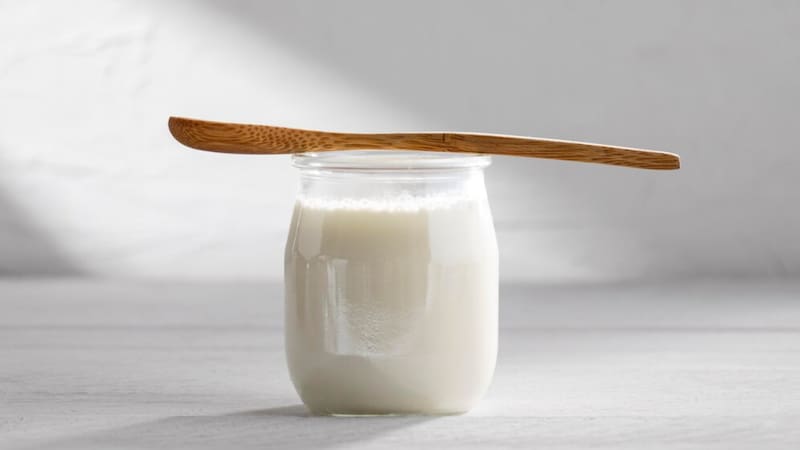 Por qué mezclar este “oro blanco” con leche y cuáles son sus poderosos beneficios para la salud.