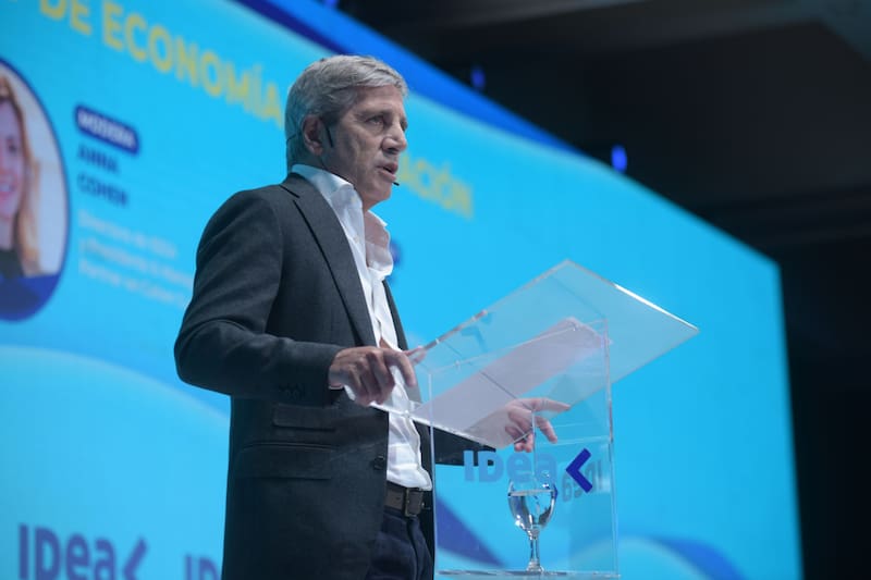 El ministro de Economía, Luis Caputo durante su discurso en el 60º Coloquio de IDEA.