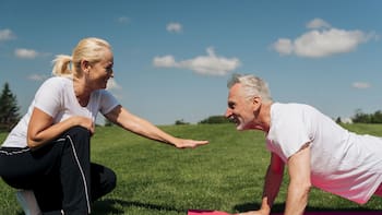 Ni caminar ni correr | El ejercicio recomendado por cardiólogos para mejorar la circulación después de los 50