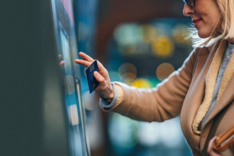 El SAT alerta sobre sanciones por manejo irregular de ingresos. Fuente: Shutterstock.