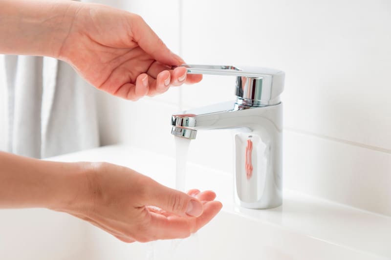 Ni vinagre ni bicarbonato: esta es la mejor forma de sacar el sarro de las canillas. (Fuente: Archivo)