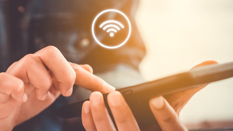 Desadtovar el Wi-Fi fuera de casa puede ayudar a evitar riesgos y a mejorar el rendimiento del celular.
