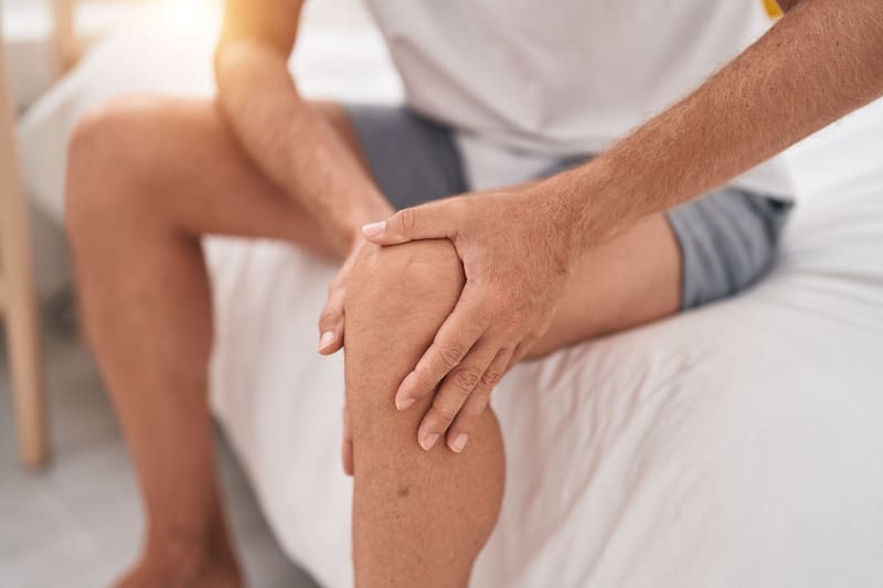 La osteoartritis puede provocar dolor en las rodillas y otras articulaciones.