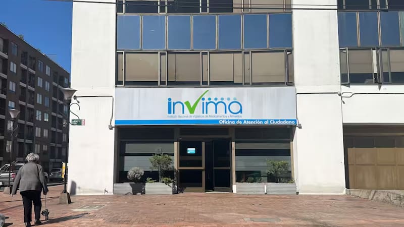 La alerta sanitaria 324-2026 fue publicada en Bogotá el 30 de septiembre de 2026.