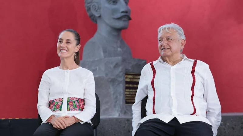 Tanto Claudia Sheinbaum como Andrés Manuel López Obrador llaman “héroes vivientes” a los paisanos que mandan remesas desde Estados Unidos.