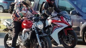 Los motociclistas que lleven pasajeros sufrirán multas: se aplicarán sanciones y deberán pagar esta cantidad de dinero