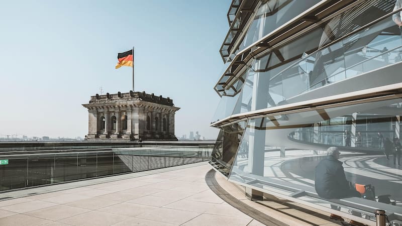 Alemania desarrolla una red de baterías industriales para optimizar el almacenamiento de energía renovable.