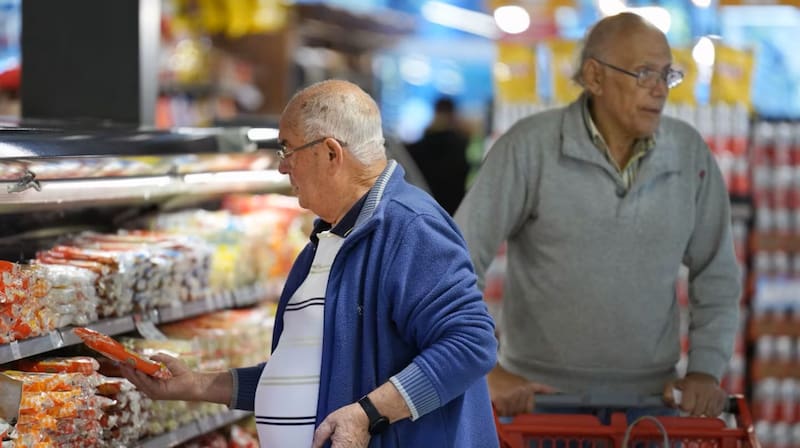 Este mes los jubilados y pensionados de ANSES podrán acceder a descuentos en supermercados.