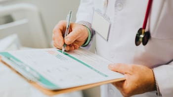 El Gobierno reacomodó por DNU las funciones del Ministerio de Salud: sumó a la ludopatía infantil a la agenda sanitaria