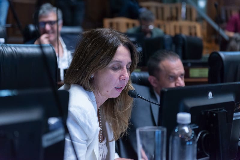 Pilar Ramírez durante la sesión por el Presupuesto 2025 que había enviado Jorge Macri
