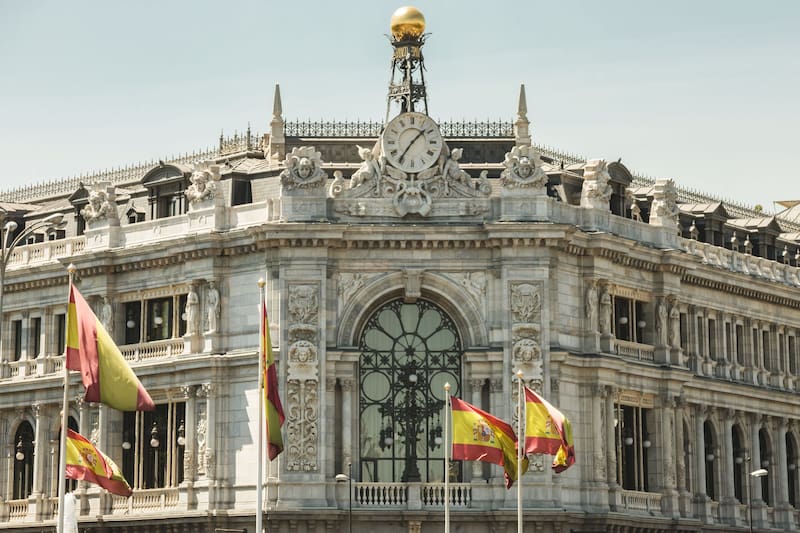 Alerta en Banco Santander y BBVA para quienes usan tarjetas: este cambio afectara a todos los clientes. Fuente: Archivo