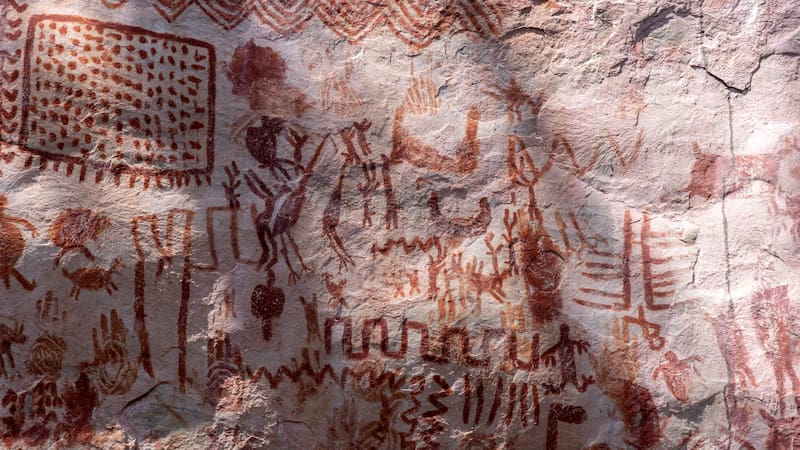 Las impresionantes pinturas rupestres de la Serranía de La Lindosa, testigos de las antiguas culturas que habitaron el Guaviare.