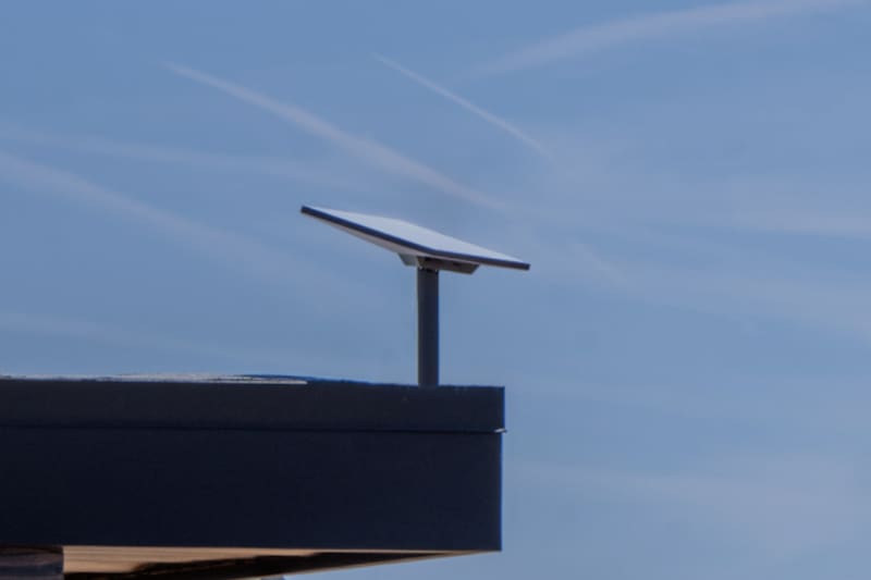 Jeff Bezos lanza su propia plataforma de internet satelital y va detrás de Starlink de Elon Musk.