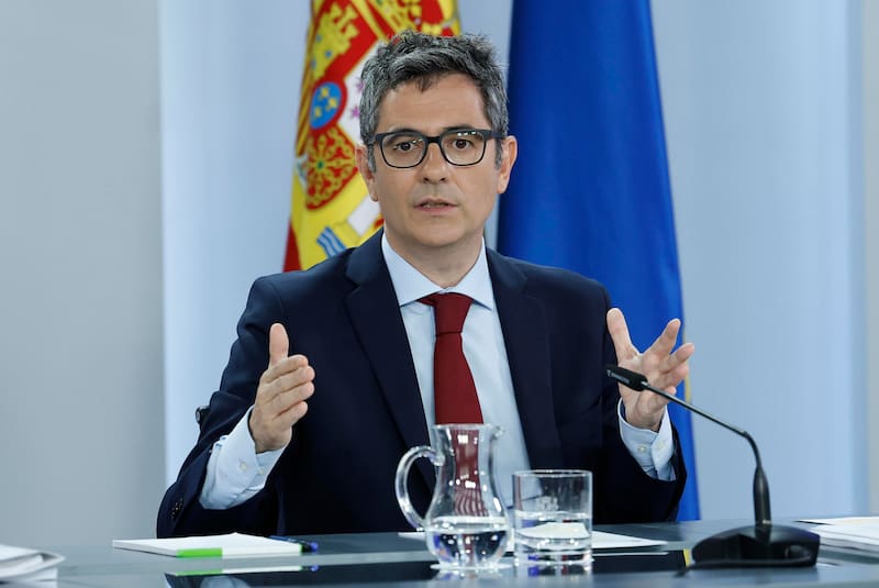 Óscar López dice que se aplicará "tan pronto como sea posible" la jornada de 35 horas.