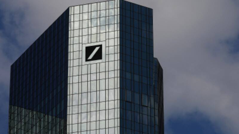 Deutsche Bank cayó más de 20% de sus picos en términos de dólar