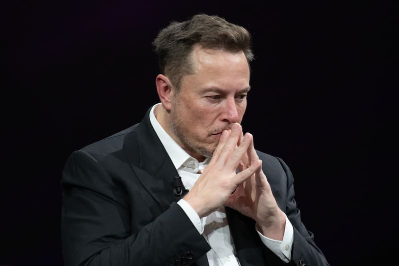 Los humanos seremos soportes de la IA, según Elon Musk. Fuente: Shutterstock.