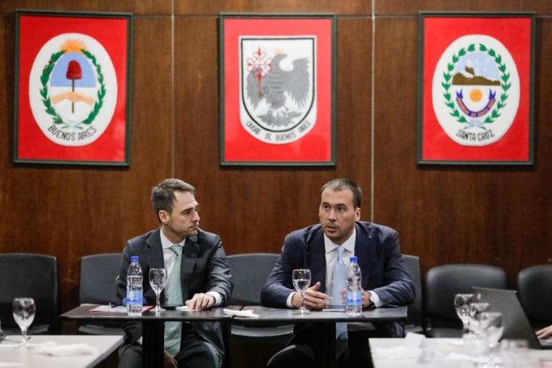 A la derecha de la imagen, el nuevo director de la Agencia Nacional de Puertos y Navegación, Iñaki Arreseygor