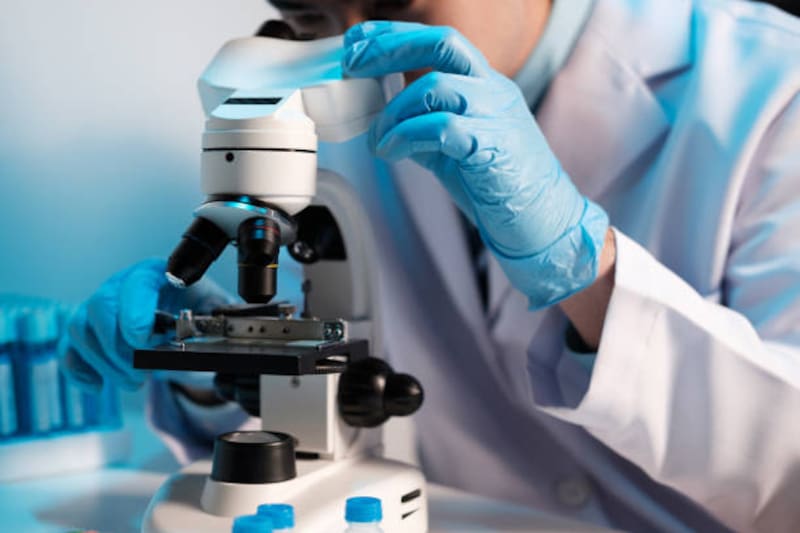 Alerta mundial por tres inyectables que pueden producir embolias pulmonares, ictus, daños orgánicos, fallos multiorgánicos o muerte. Fuente: Freepik