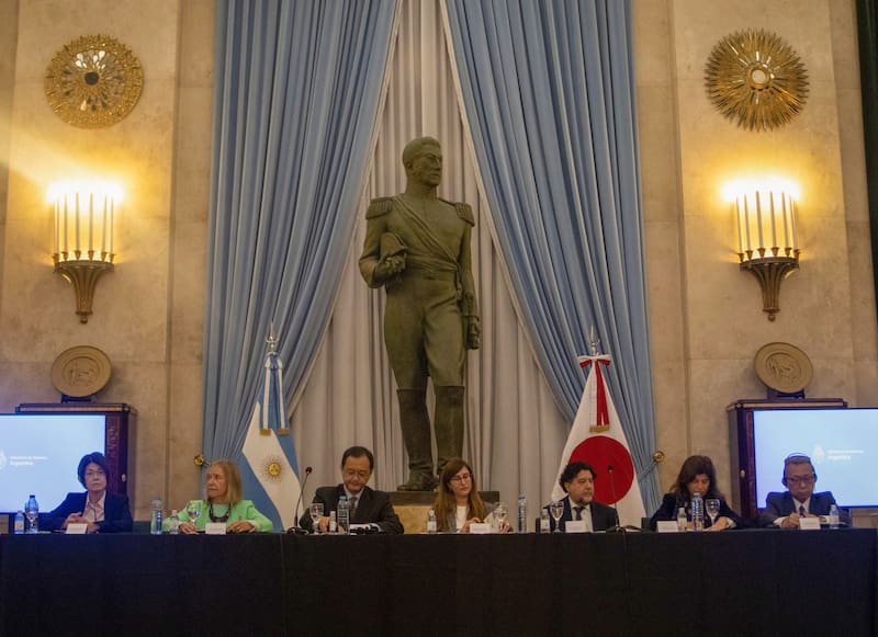 Contó con la presencia de la directora del Servicio Meteorológico Nacional, Celeste Saulo; la Secretaria de Investigación, Política Industrial y Producción para la Defensa, Daniela Castro; la directora de Cooperación Bilateral del Ministerio de Relaciones Exteriores, Comercio Internacional y Culto, Alicia Barone; el representante de la Agencia de Cooperación Internacional del Japón (JICA) Argentina, Hiroyuki TAKEDA, el profesor Keiko Tamura, supervisor de Investigación de la Agencia japonesa de Ciencia y Tecnología (JST); y el Embajador del Japón, Takahiro Nakamae.