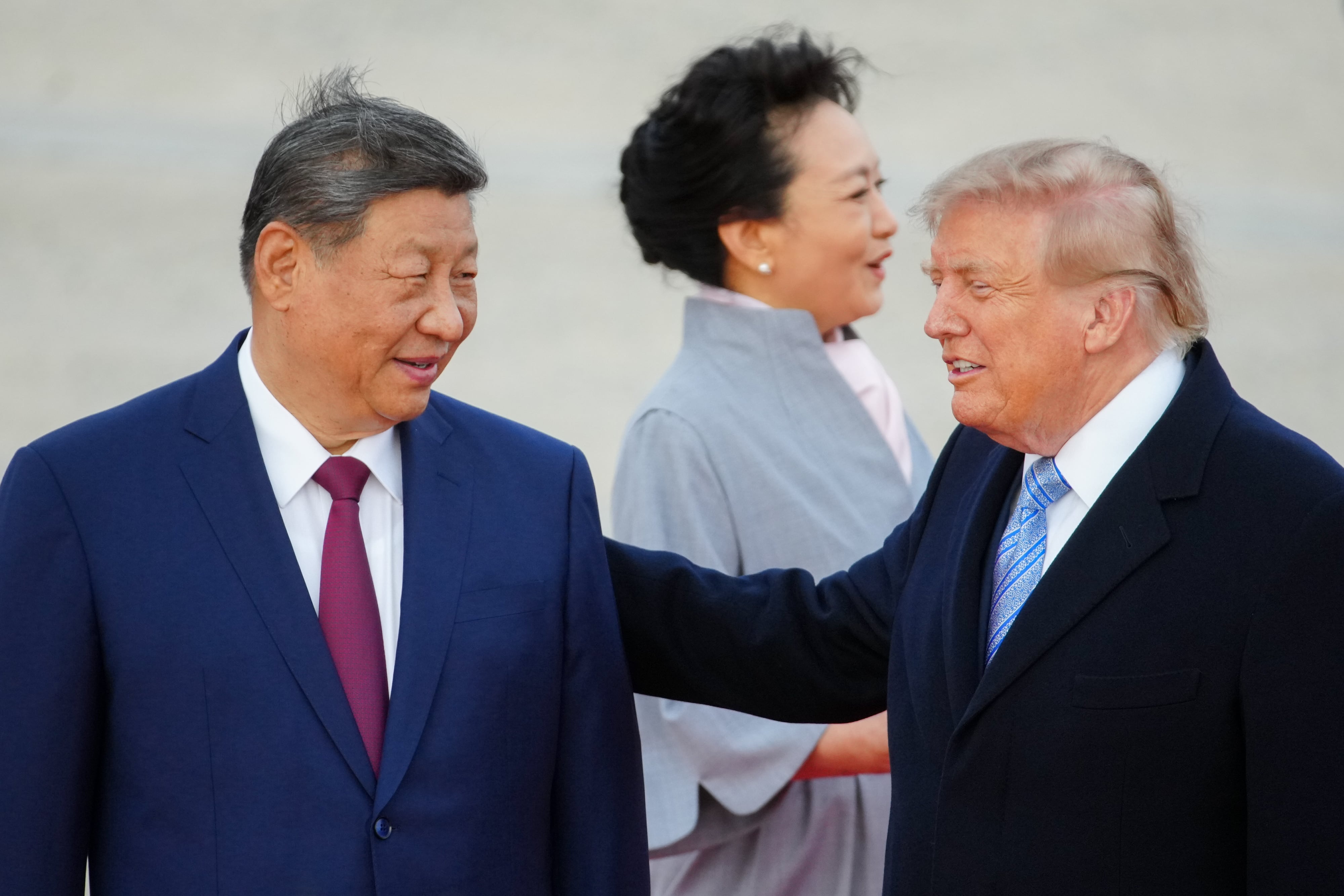Xi Jinping, China's president, from left, Peng Liyuan, China's first lady, and US President Donald Trump during an arrival ceremony at Joint Base Andrews, Maryland, US, on Wednesday, Sept. 23, 2026. Xi Jinping and Donald Trump will sit down this week to hash out a plethora of thorny issues from trade to Taiwan. One thing both sides agree on: neither can afford to tap the brakes on AI. Photographer: Al Drago/Bloomberg