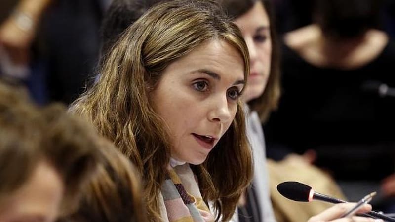 La portavoz regional del PSOE, Mar Espinar, ha acudido a apoyar a los manifestantes. (Fuente: EFE).