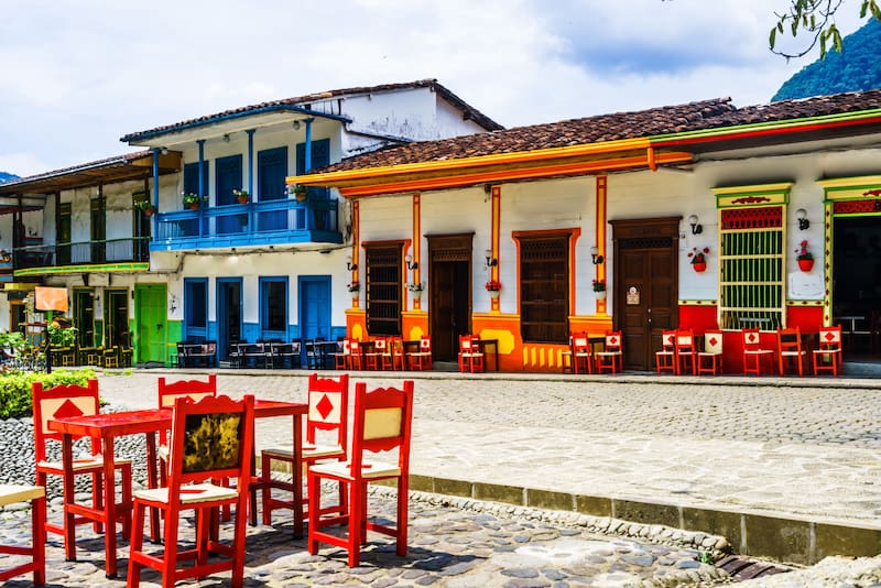 El pueblo colombiano que lleva el nombre de una histórica ciudad española y hoy conquista con sus cafetales y arquitectura colonial.