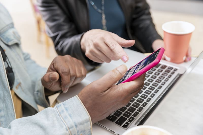 La firma digital del Colegio de Escribanos puede usarse desde celulares o computadoras. (Foto: Freepik.es)