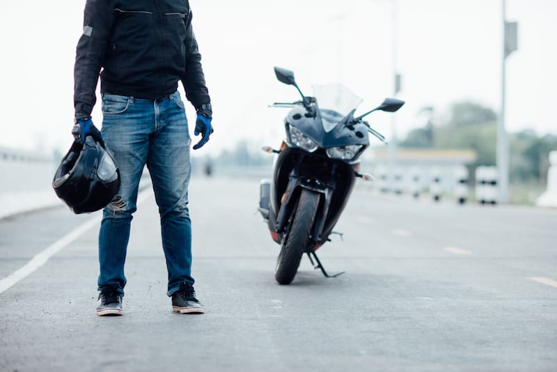 Sancionarán a todos los conductores de moto que no cumplan con este requisito obligatorio. (Fuente: Freepik).