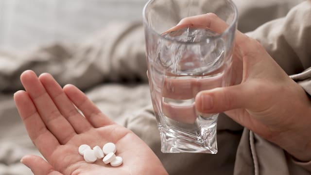 Alerta máxima para jubilados: descubren que esta famosa aspirina podría ser peligrosa y exigen no comprarla en farmacias