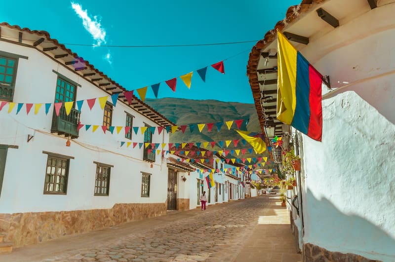 Sus calles empedradas y fachadas blancas conservan el estilo colonial original. (Fuente: Shutterstock)