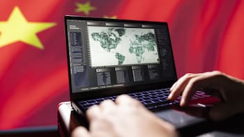 Es oficial | El Gobierno apuesta por China y se reúne con Xi Jinping para atraer inversiones millonarias