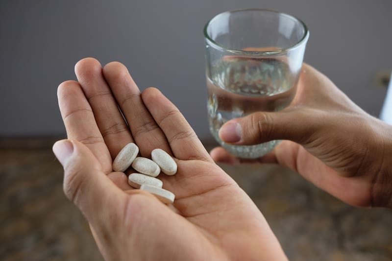 Alerta sin consenso: expertos advierten sobre desinformación mientras la FDA evalúa nuevos mensajes sobre paracetamol. Fuente: Shutterstock.