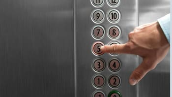 Fallo histórico de la Justicia | Si tu edificio no tiene ascensor puedes demoler una vivienda para construirlo