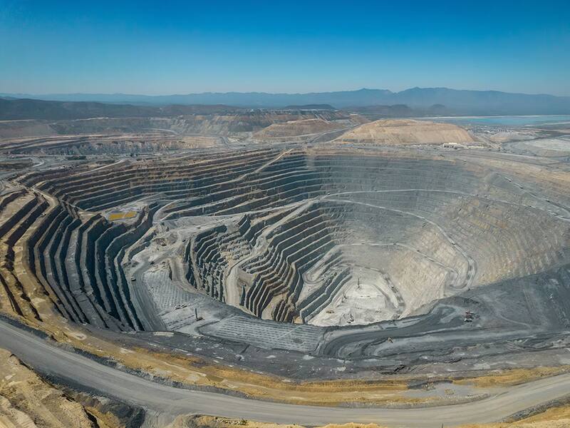 Los megaproyectos extractivos pueden convertir regiones en potencias productivas en cuestión de años.