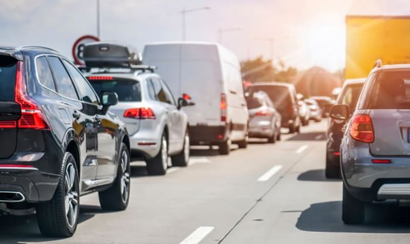 ¿Cuántas luces de emergencia necesitas en el coche? La respuesta puede evitarte una multa. (Imagen: archivo)