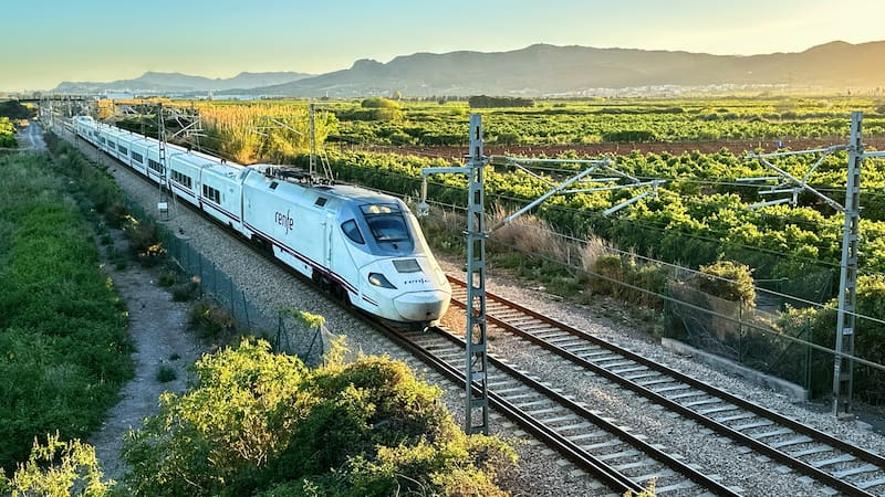 Los abonos gratuitos de Renfe son válidos solo para Cercanías, Rodalies y Media Distancia. (Foto: Shutterstock)