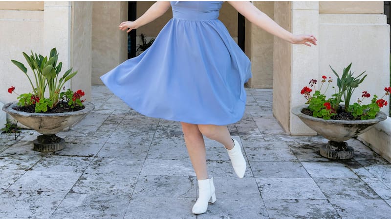 Emergen con fuerza las botas en punta, destacándose por su elegancia y capacidad para estilizar la figura. Foto: Magnific.