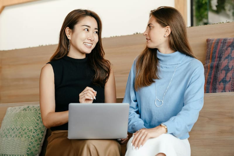 El motivo por el que algunas personas se olvidan los nombres durante las conversaciones.