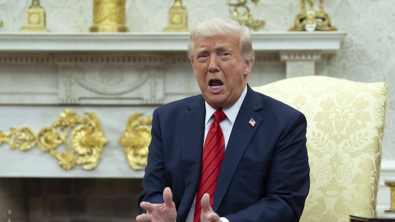 "No lo descarto, No digo que lo vaya a hacer, pero no descarto nada. Necesitamos Groenlandia", aseguró Trump. Fuente: EFE.