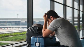 Alerta aeropuerto: el gasto que todos están haciendo antes de viajar y que no sirve cuando más lo necesitas