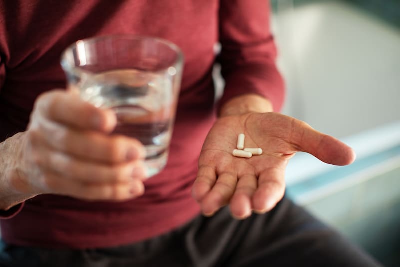 Algunos medicamentos inhabilitarán el registro de conducir, según la normativa de la DGT.