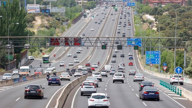 Cierran carreteras por todo el país: la DGT prohíbe la circulación de camiones y limita la velocidad en todas estas autopistas