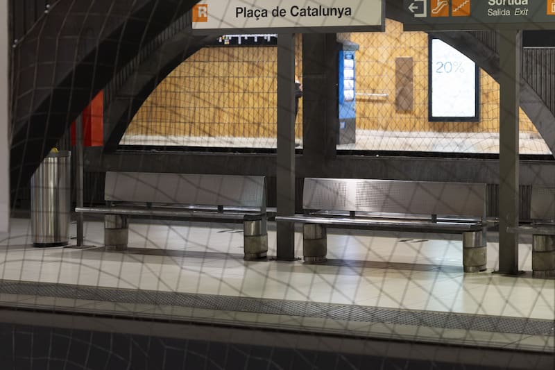 El servicio ferroviario de Rodalies en Cataluña se encuentra suspendido debido a la inestabilidad de la tensión en la red eléctrica (Fuente: EFE / Marta Pérez)