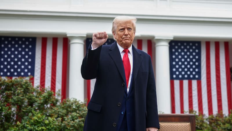 Donald Trump anunció la entrega de USD 1,000 a los indocumentados que acepten la deportación voluntaria. Fuente: Archivo.