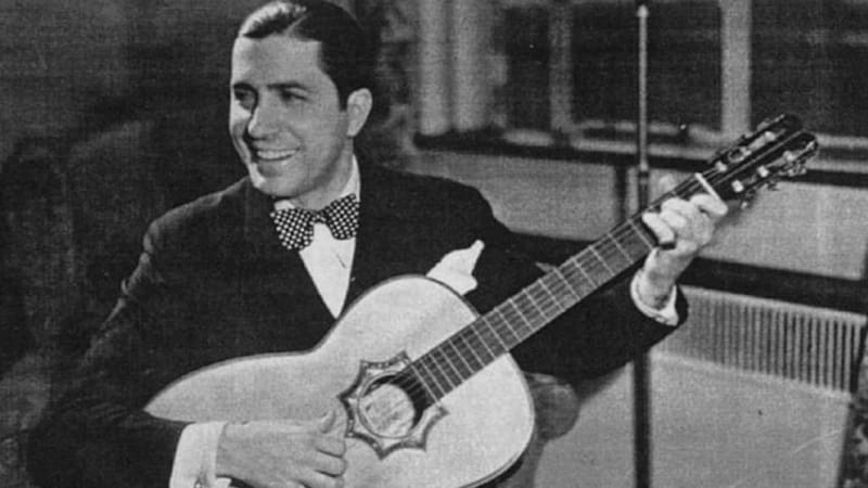 Carlos Gardel, el cantante de tangos que murió en Medellín habría nacido en Uruguay y no en la Argentina, según un acta.