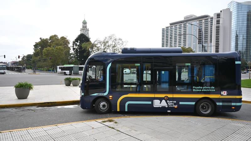 Los colectivos porteños serán eléctricos o funcionarán con GNC a partir de 2027. (Fuente: archivo).